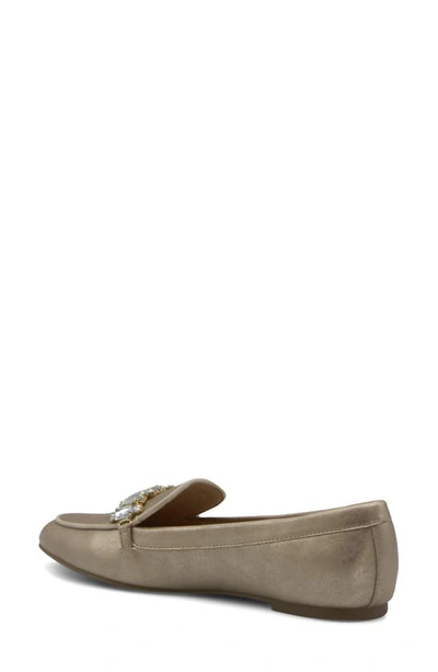 Adrienne Vittadini Dru Flat In Gold