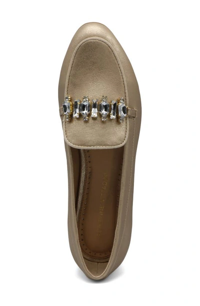 Adrienne Vittadini Dru Flat In Gold
