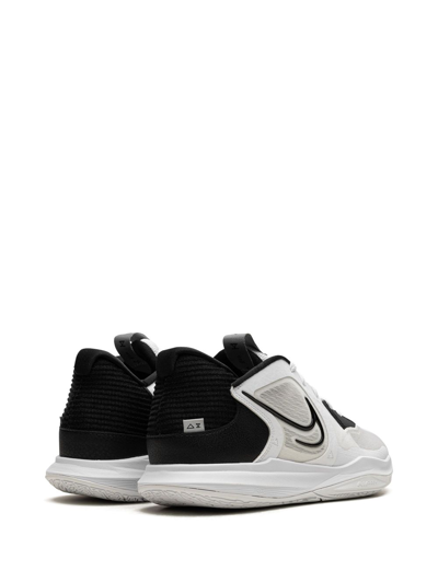 Nike Kyrie Low 5 Sneakers In Weiss