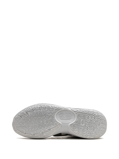 Nike Kyrie Low 5 Sneakers In Weiss