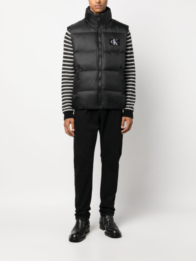 Calvin Klein Logo-patch Padded Gilet In Schwarz