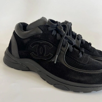 Pre-owned Chanel Black Suede And Leather Low Top Lace Up Sneakers, 37.5