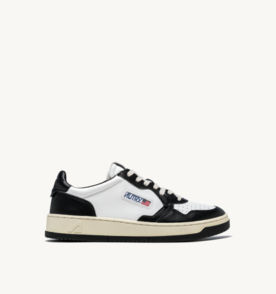 Shop Autry Women Low Leather Sneakers In Wb01  Wht/blk