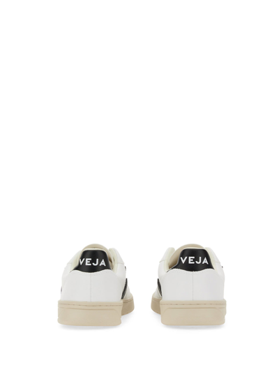 Shop Veja Sneaker V-10 In Bianco