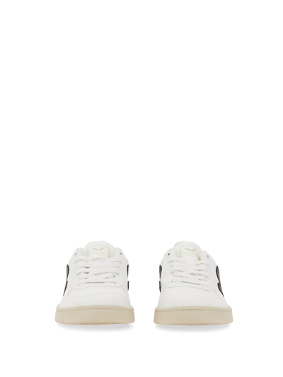 Shop Veja Sneaker V-10 In Bianco