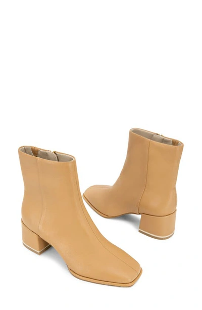 Kenneth Cole New York Edie Block Heel Bootie In Doe Leather