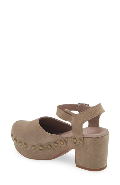 Chocolat Blu Garvey Platform Clog In Taupe Suede