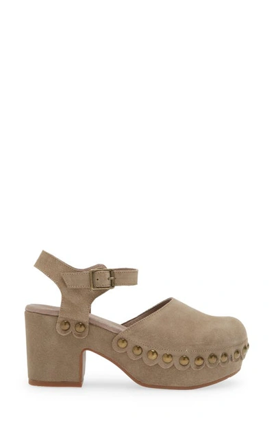Chocolat Blu Garvey Platform Clog In Taupe Suede