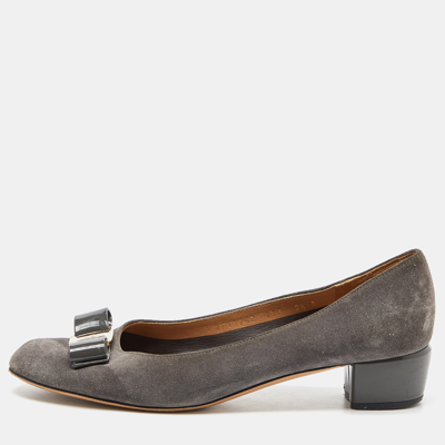 Pre-owned Ferragamo Grey Suede Vara Bow Pumps Size 40