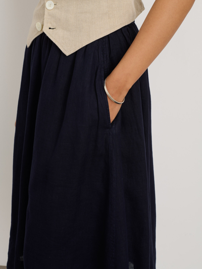 Shop Alex Mill Maddie Skirt In Linen In Dark Navy