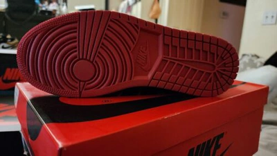 Pre-owned Jordan Air  1 Retro High Og Unc To Chi Wmns Size 9 Mens 7.5 In Red