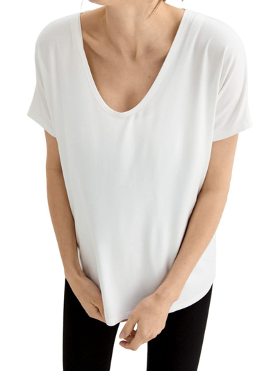 Shop Hatch Women's The Perfect Maternity V-neck T-shirt In White