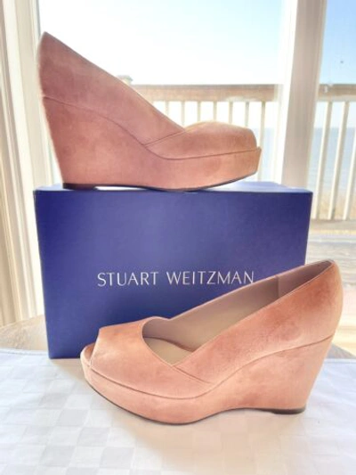 Pre-owned Stuart Weitzman Tori Ballet Suede Platform Peep-toe Wedge Heels 8.5m Bnib $425 In Pink