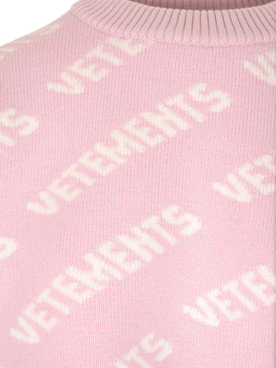 Shop Vetements Monogram Cropped Sweater In Rose