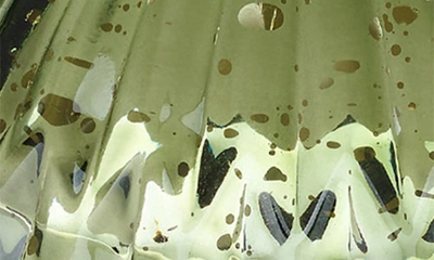 Illume Mercury Ornament Candle In Ornament Balsam Green 5.1oz