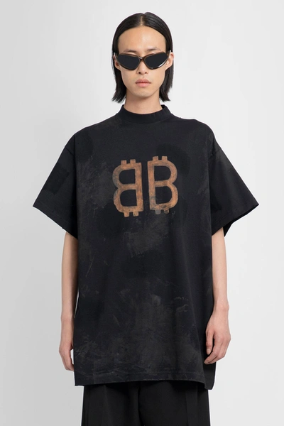 Shop Balenciaga Man Black T-shirts