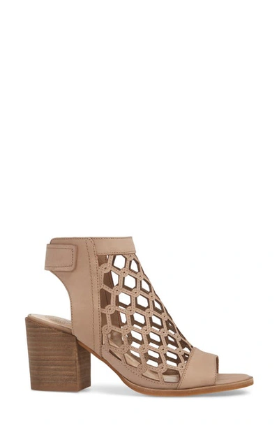 Lanaira sandal hotsell vince camuto