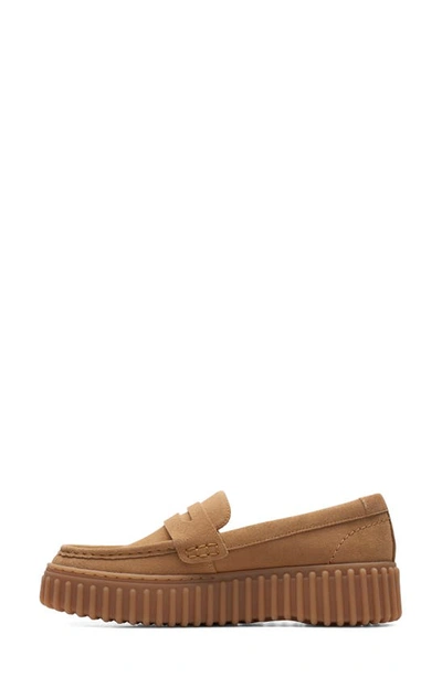 Clarks Torhill Platform Penny Loafer In Light Tan Suede