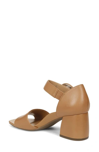Vionic Chardonnay Block Heel Sandal In Camel Leather