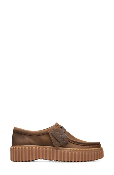 Clarks Torhill Bee Chukka Sneaker In Beeswax