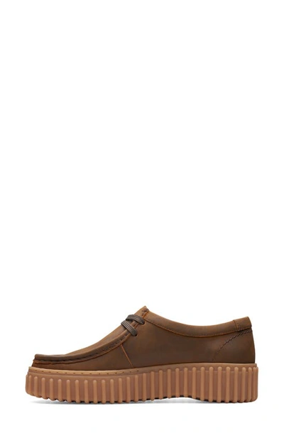 Clarks Torhill Bee Chukka Sneaker In Beeswax