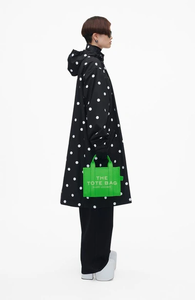 Shop Marc Jacobs The Leather Small Tote Bag In Apple