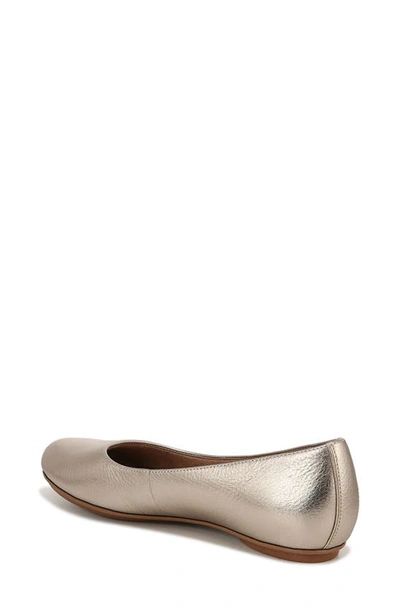 Shop Naturalizer Maxwell Skimmer Flat In Warm Silver Leather