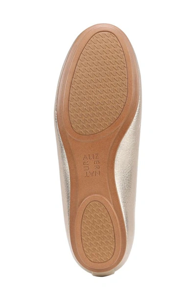 Naturalizer Maxwell Skimmer Flat In Warm Silver Leather