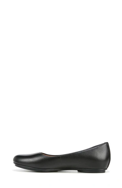 Naturalizer Women's Maxwell Round Toe Ballet Flats In Black Leather