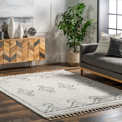 Nuloom Mackie Moroccan Diamond Tassel Area Rug