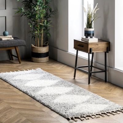 Nuloom Bria Moroccan Diamond Tassel Area Rug
