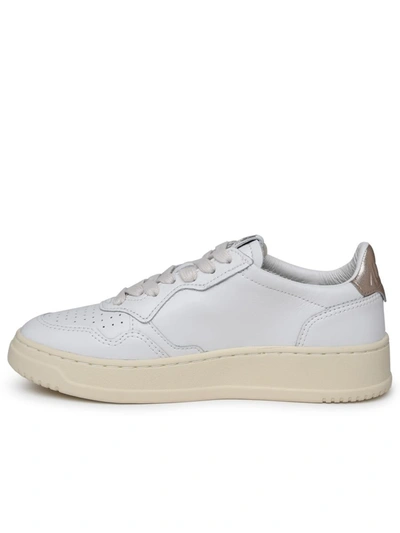 Shop Autry Sneaker Medalist Tall.oro In White