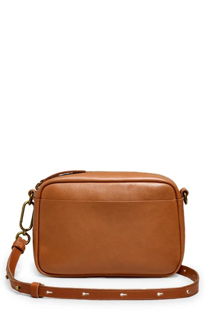 Shop Madewell Medium The Carabiner Leather Crossbody Bag In Dried Maple