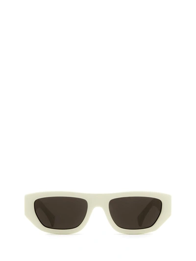 Shop Gucci Eyewear Sunglasses In Ivory