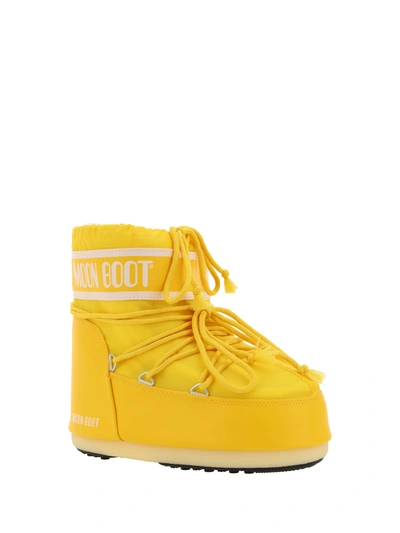 Moon Boot Evolution Low Shoes In Yellow