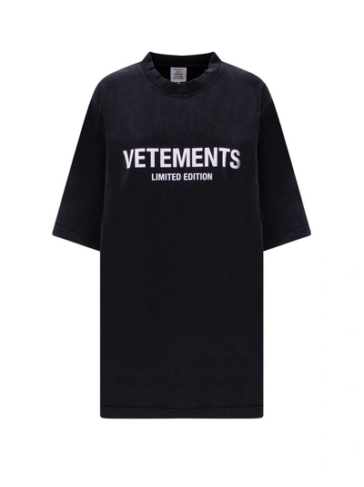 Shop Vetements Cotton T-shirt With Frontal Logo In Black