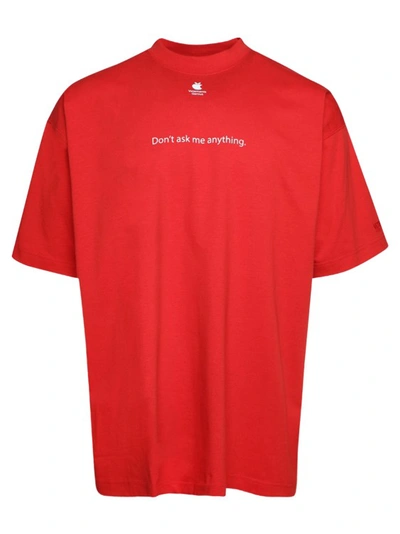 Shop Vetements Don't Ask Me Anything T-shirt In Red