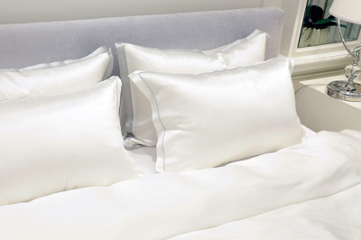 Shop Mayfairsilk Ivory Oxford Pure Silk Pillowcase - Grey Piping In White