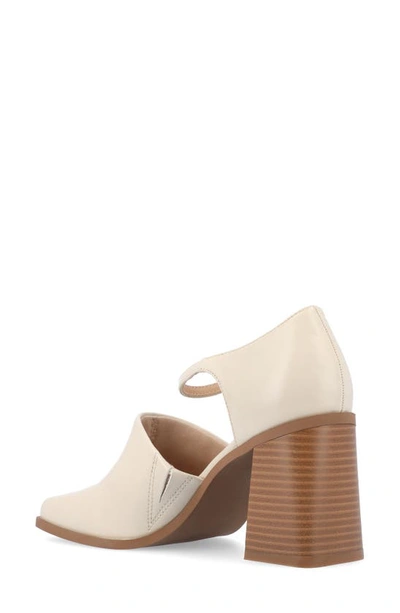 Journee Collection Bobby Pump In Bone