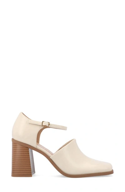 Journee Collection Bobby Pump In Bone