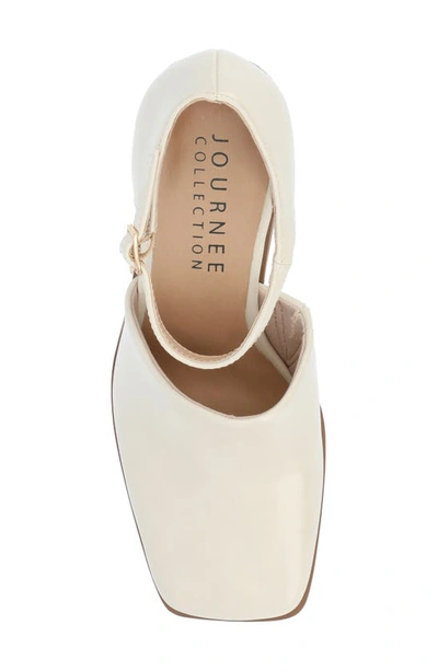 Journee Collection Bobby Pump In Bone