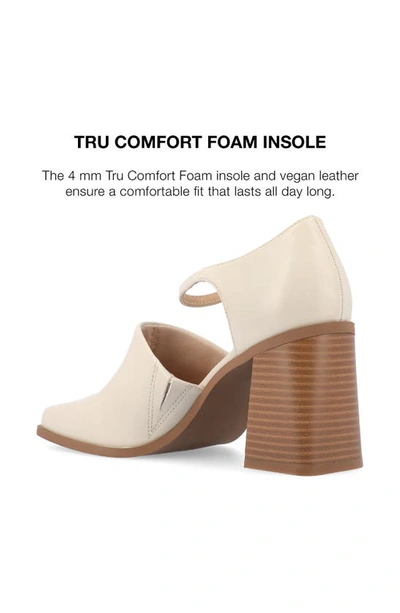 Journee Collection Bobby Pump In Bone