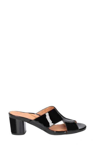 L'amour Des Pieds Melena Sandal In Black
