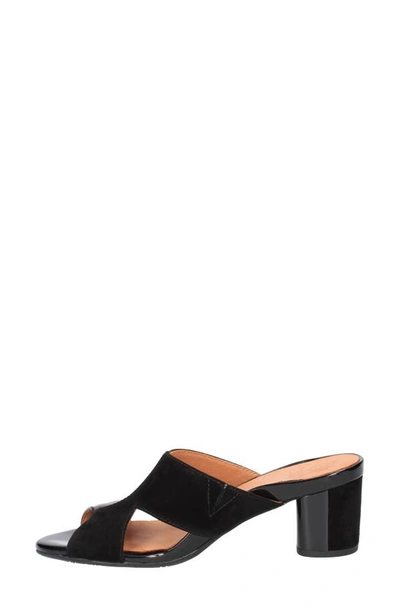 L'amour Des Pieds Melena Sandal In Black
