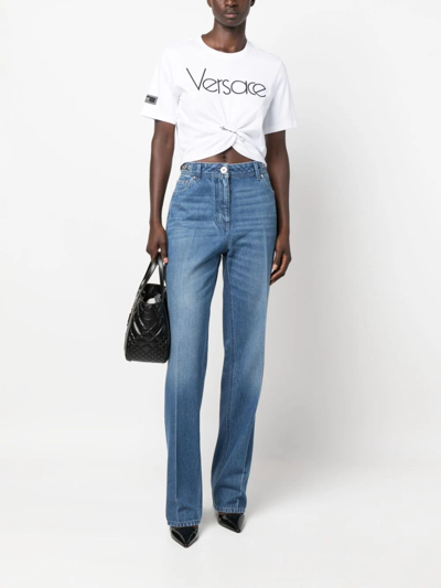 Shop Versace T-shirt Con Logo Safety Pin In White
