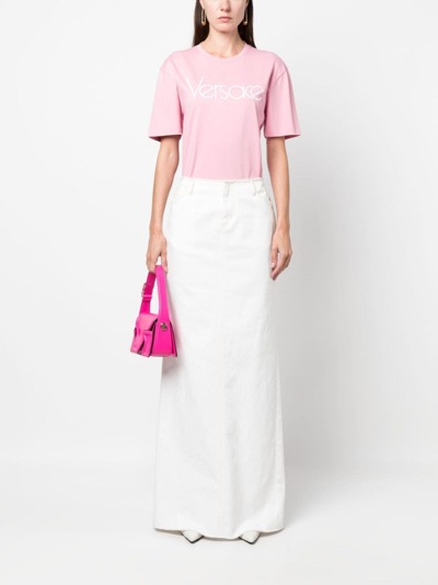 Shop Versace T-shirt Con Logo In Pink