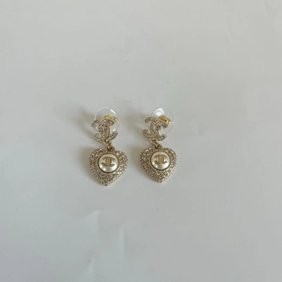 Pre-owned Chanel Light Gold Heart Drop Earrings With Crystal