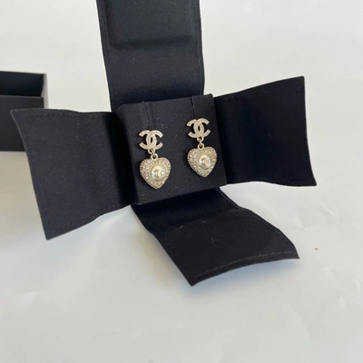 Pre-owned Chanel Light Gold Heart Drop Earrings With Crystal
