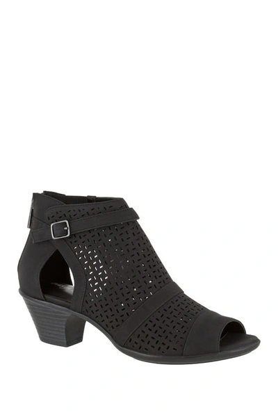EASY STREET EASY STREET CARRIGAN CUTOUT BOOTIE 