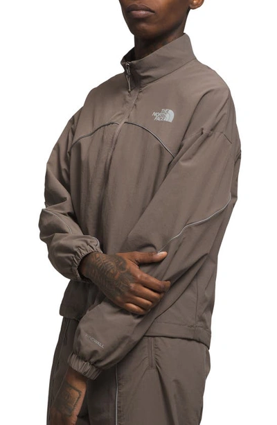 Shop The North Face Tek Piping Wind Jacket In Falcon Brown